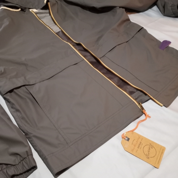 Weatherproof jacket - Picture 9 of 11